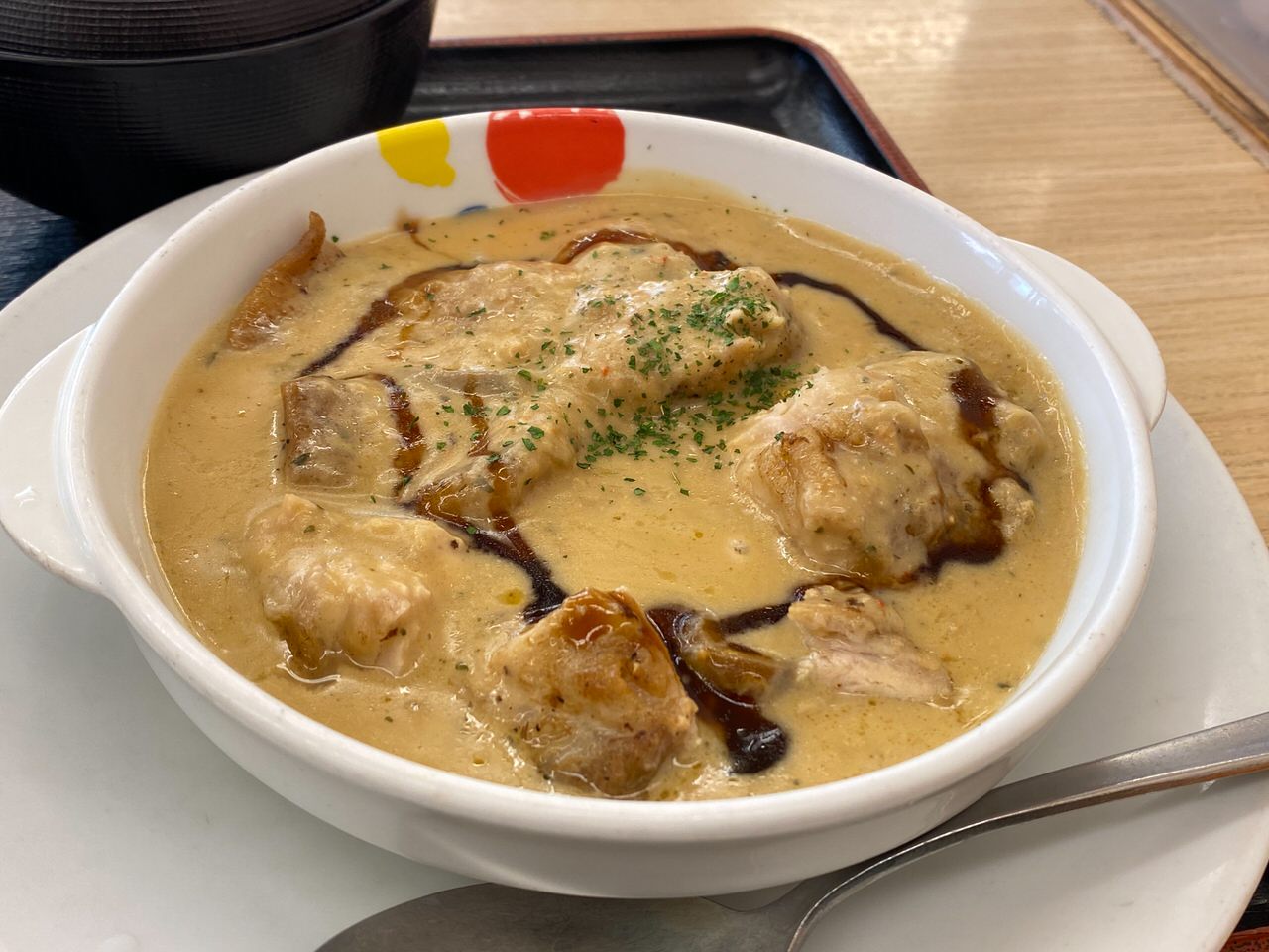 松屋「濃厚オマール海老ソースのチキンフリカッセ定食」 4