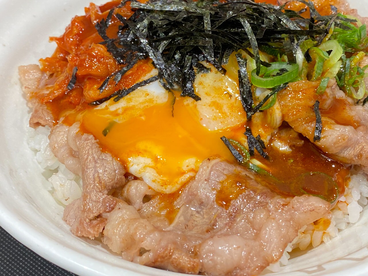 【松屋】定番メニューとなった「旨辛牛焼ビビン丼」を食べてみた 10