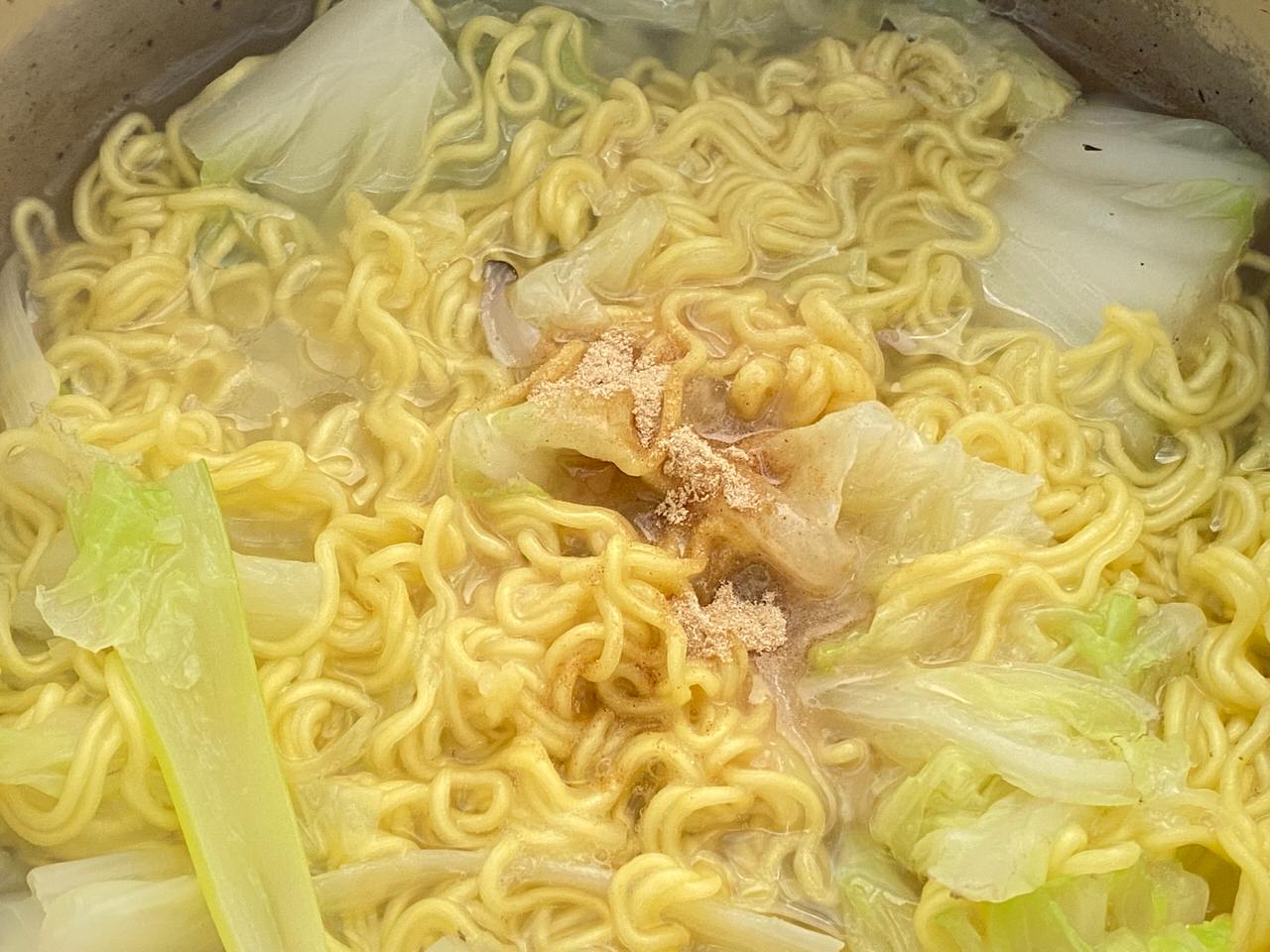 ローソンストア100で購入した寿がきやの袋麺「スガキヤラーメン」和風とんこつは毎日食べられる優しき味 5