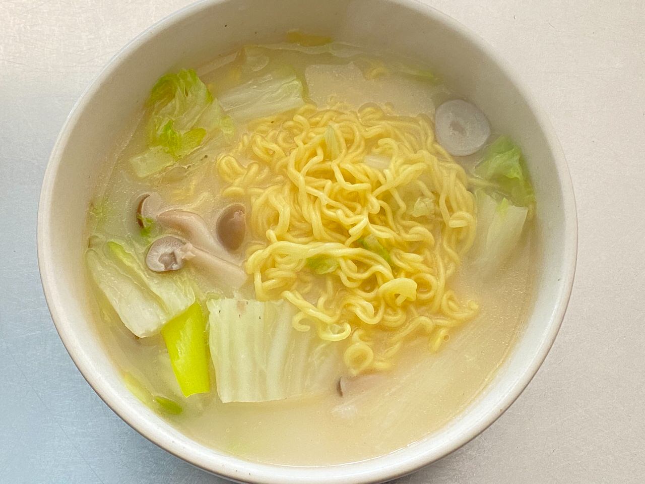 ローソンストア100で購入した寿がきやの袋麺「スガキヤラーメン」和風とんこつは毎日食べられる優しき味 6