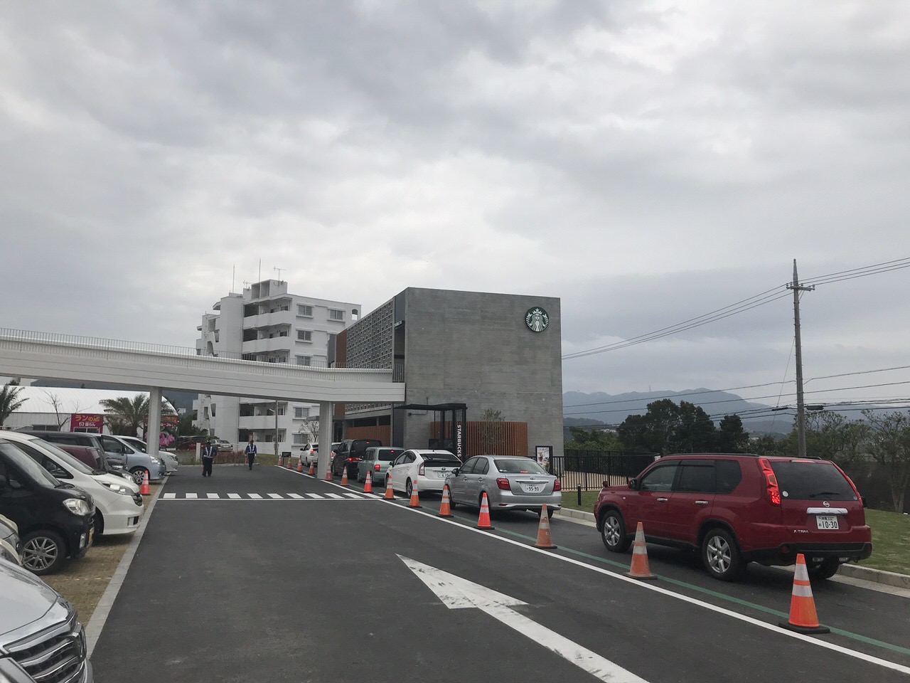 スターバックス 沖縄本部町店 ドライブするー