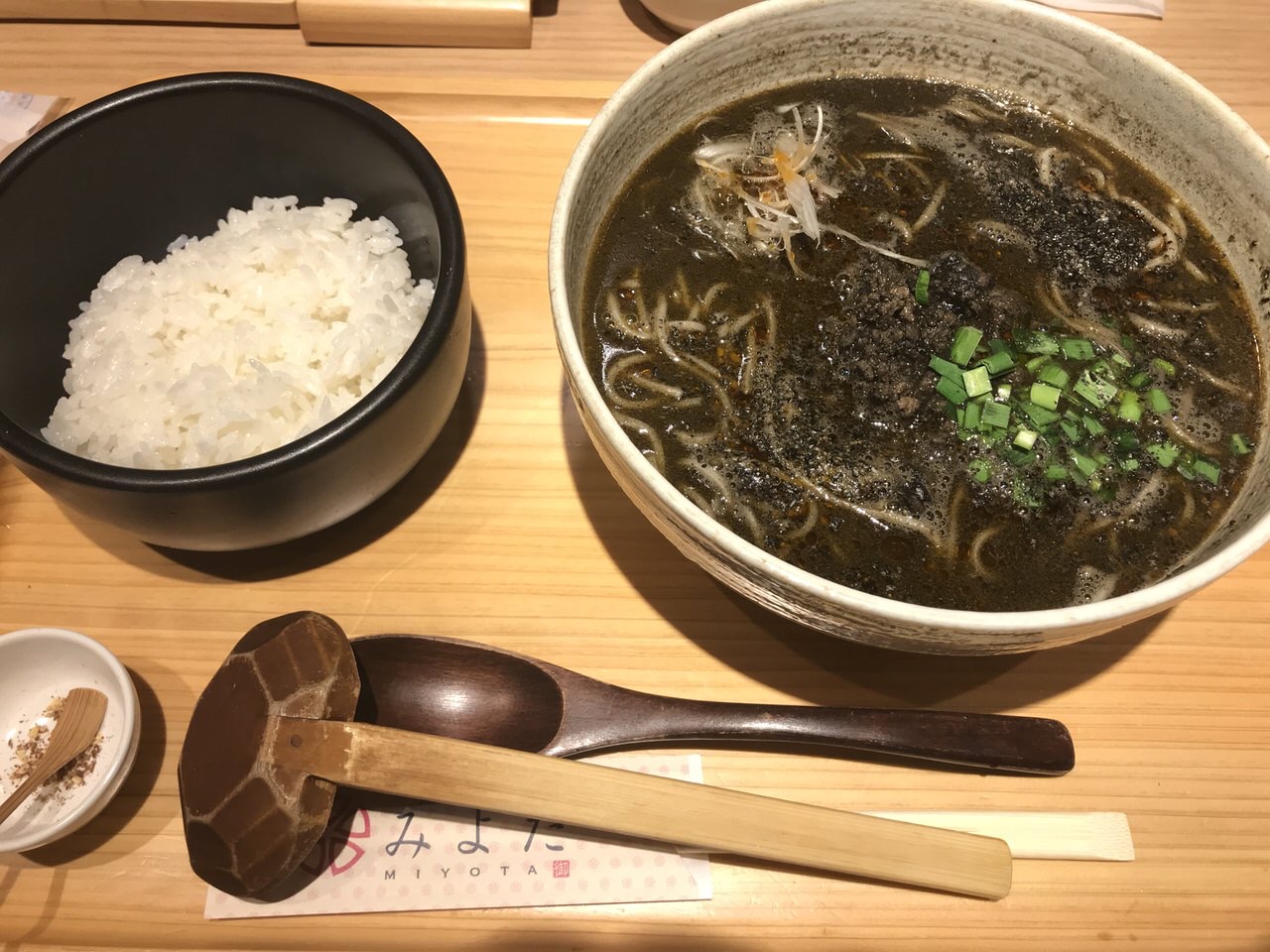 蕎麦きり みよた 黒の衝撃