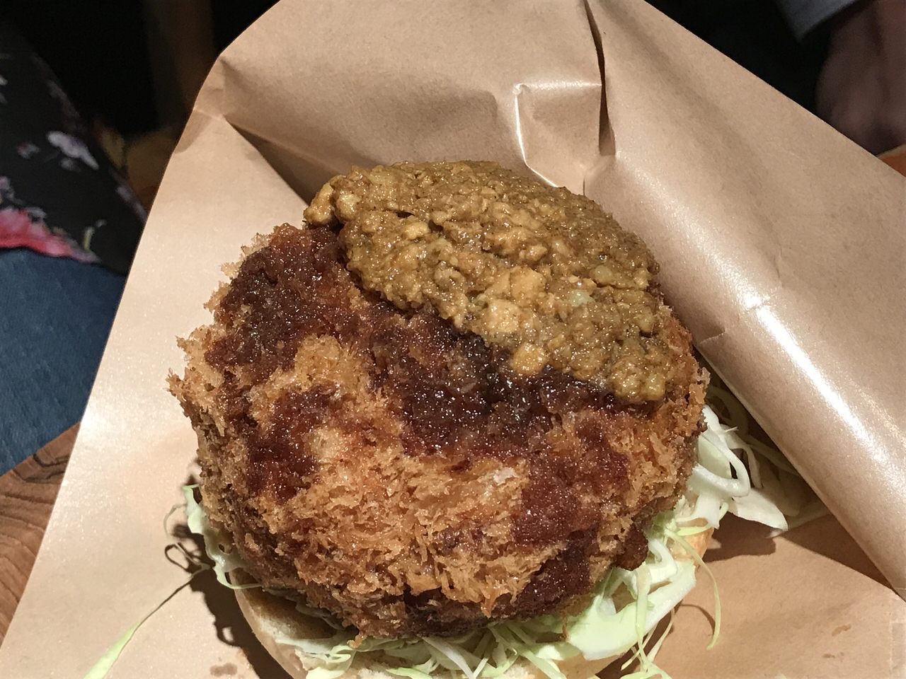 【豚組食堂】「チーズ in メンチかつバーガー」12