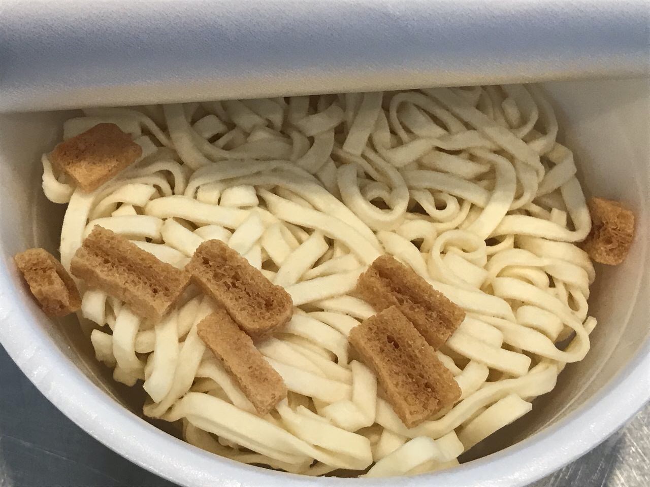 「どん兵衛 豚汁うどん」3