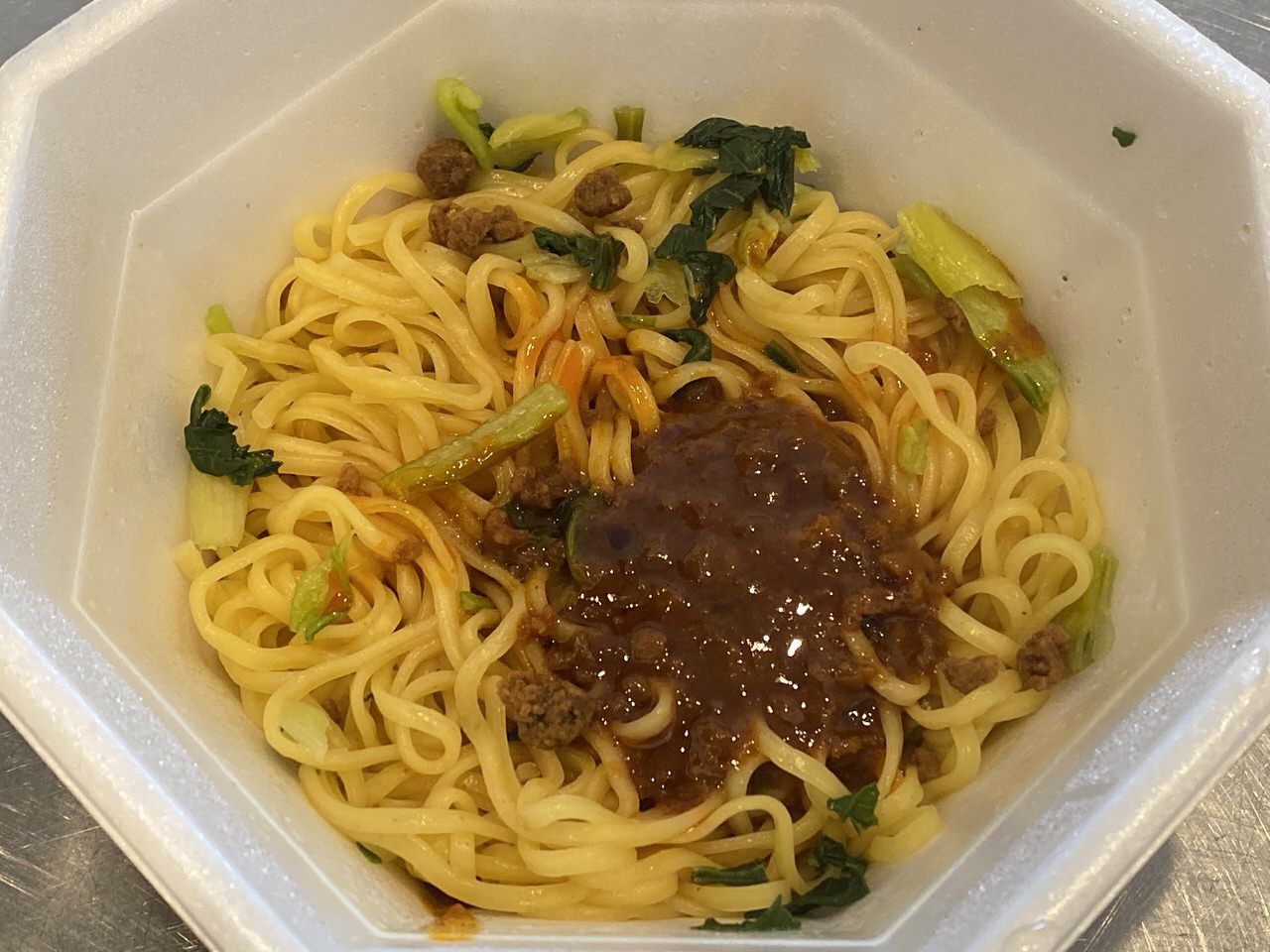 「日清ラ王 ビリビリ辛うま 汁なし担々麺」4