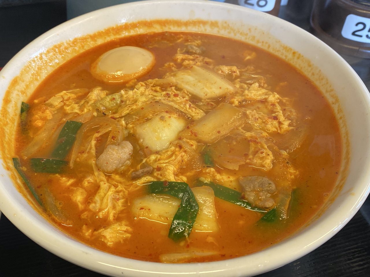 日高屋「チゲ味噌ラーメン」味付け卵 2