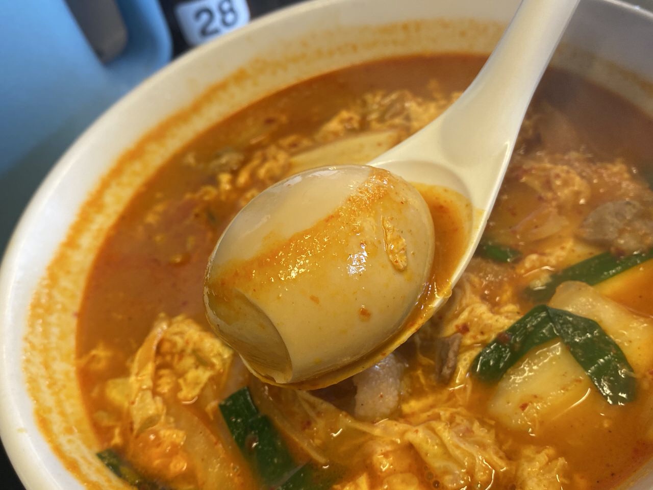 日高屋「チゲ味噌ラーメン」味付け卵 3