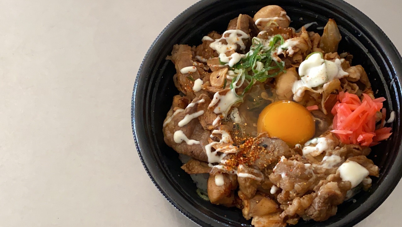 「スタミナ超特盛丼」4