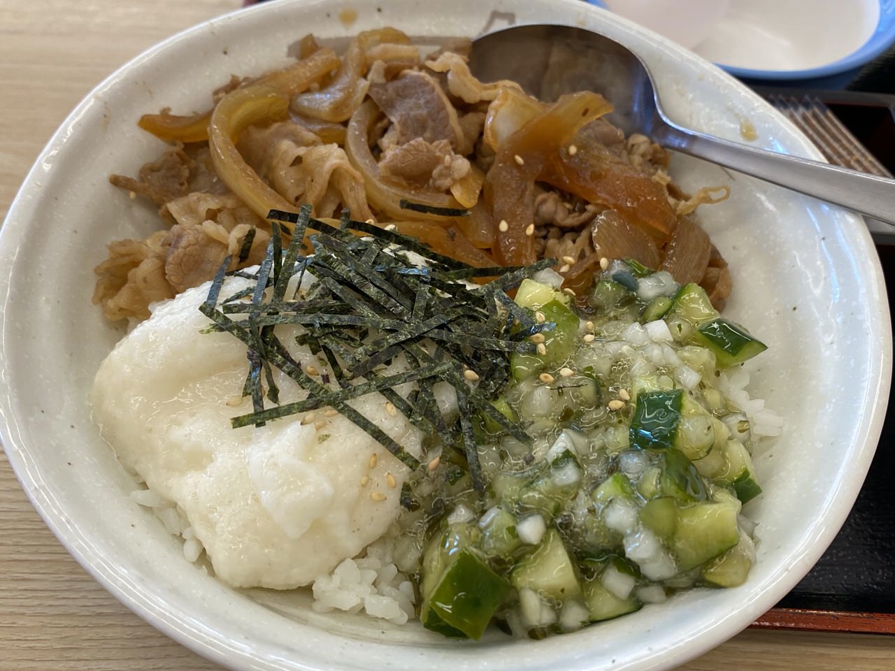 【松屋】暑い日にさっぱりと美味い！茎わさび＆とろろ「山形だしの三色丼」食べてみた