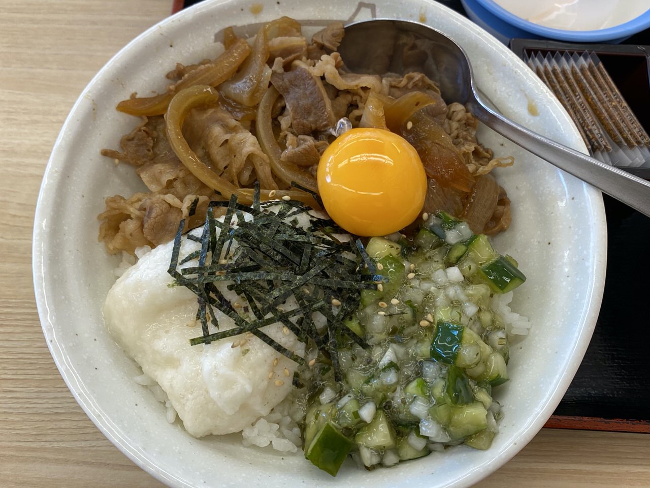 【松屋】暑い日にさっぱりと美味い！茎わさび＆とろろ「山形だしの三色丼」食べてみた