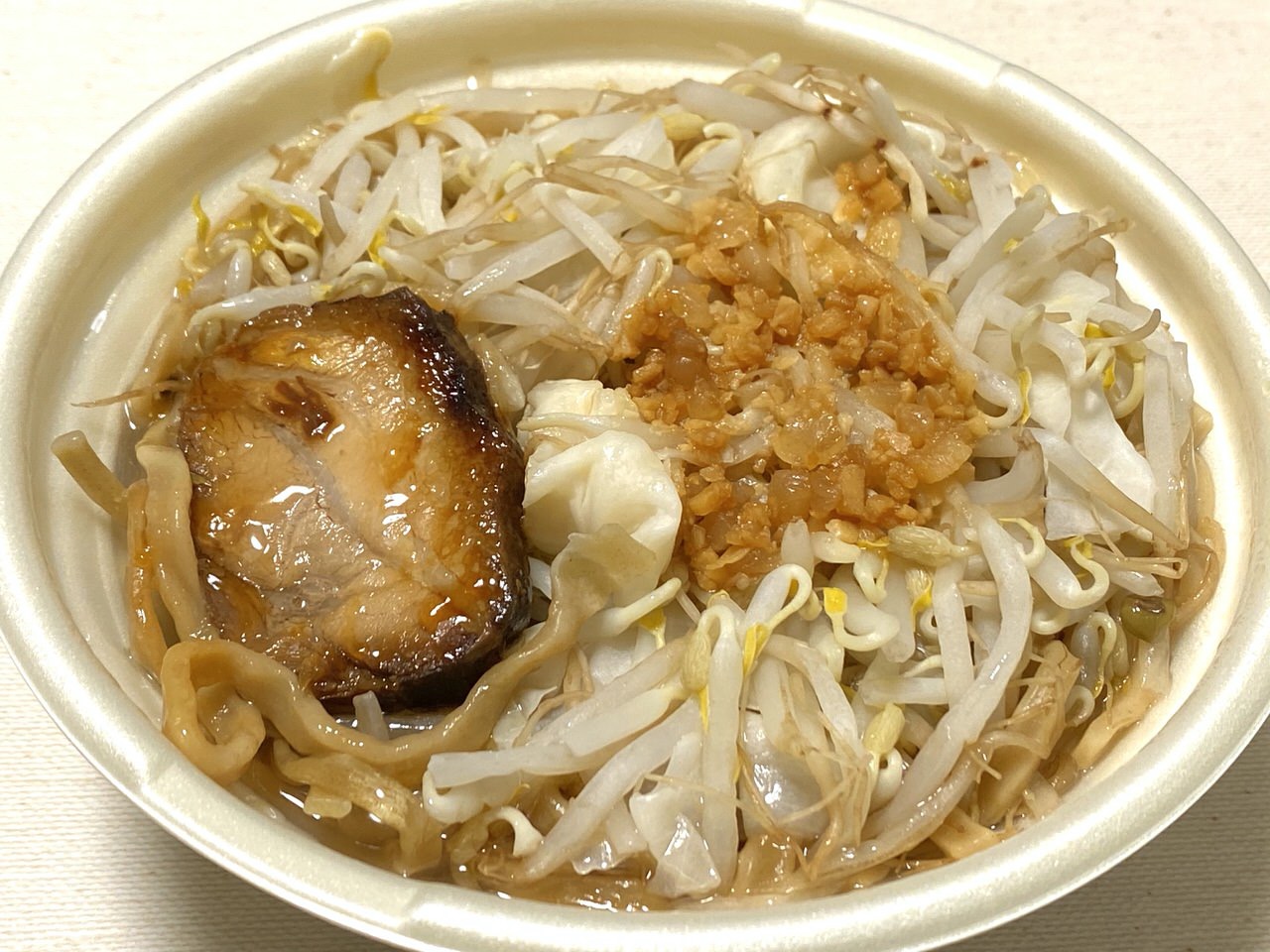 【セブンイレブン】二郎系ラーメン「中華蕎麦 とみ田監修 豚ラーメン」5