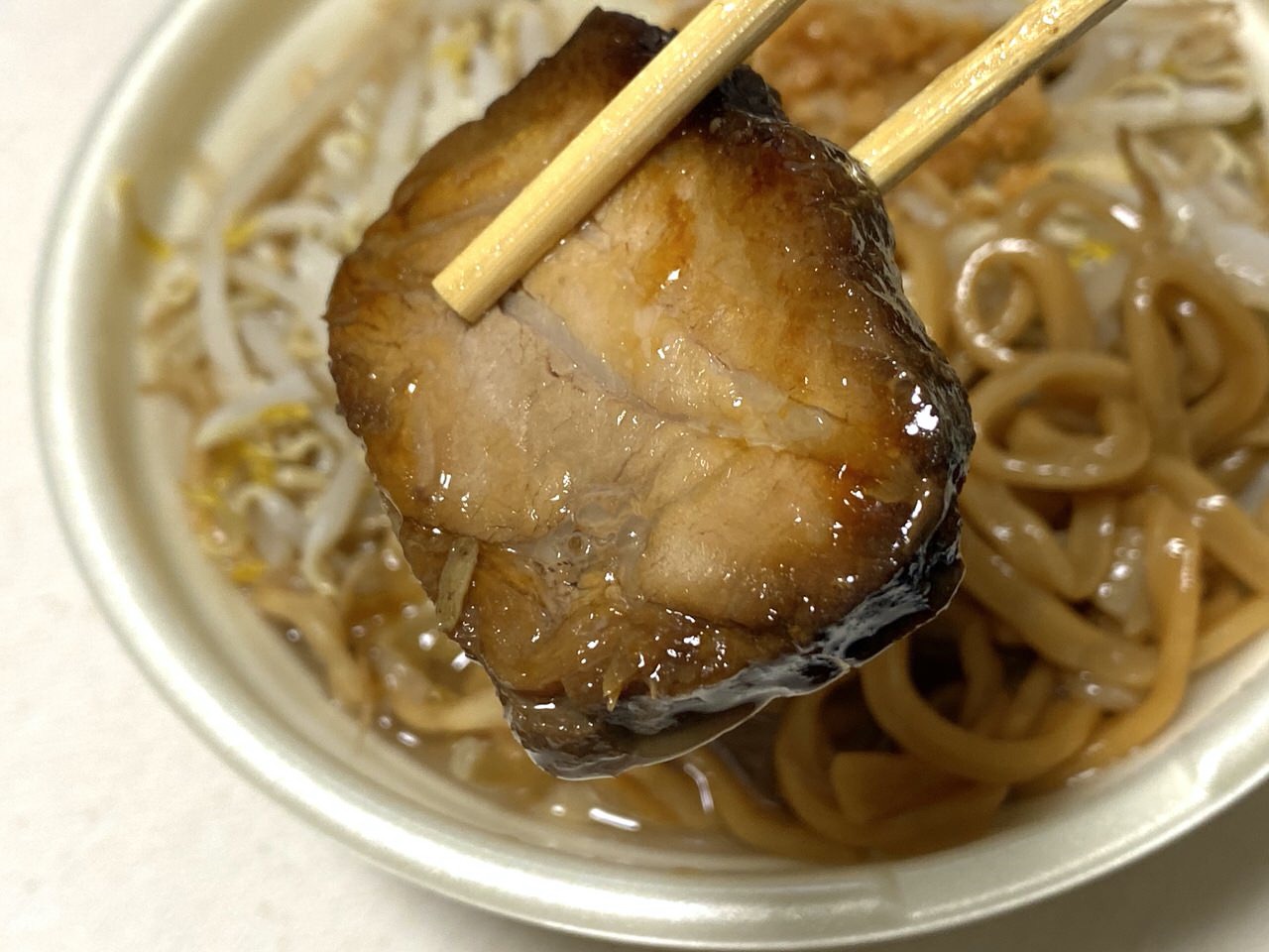 【セブンイレブン】二郎系ラーメン「中華蕎麦 とみ田監修 豚ラーメン」7