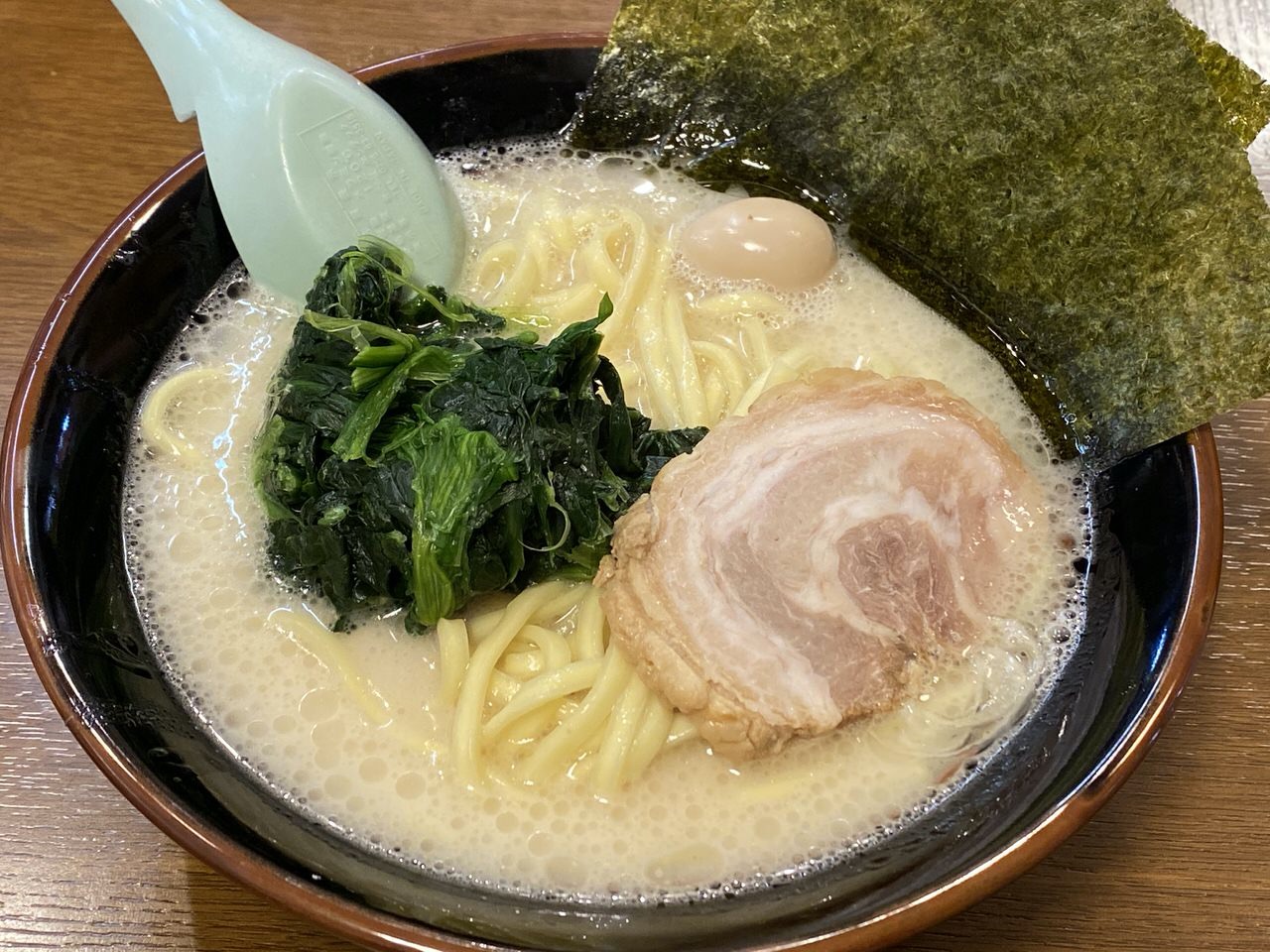 「横浜家系ラーメンとりとん」豚骨塩ラーメン 1