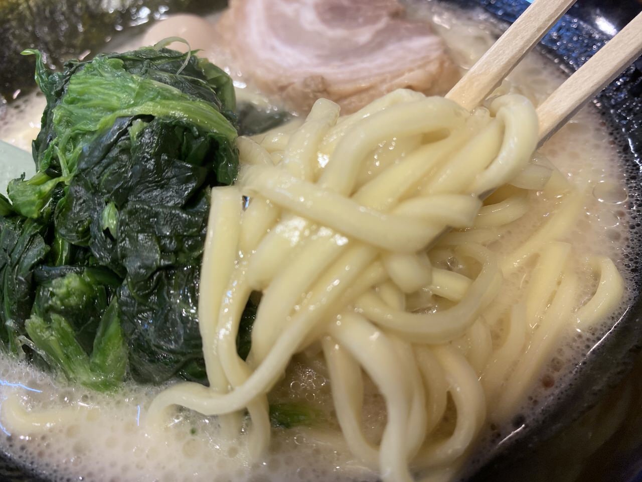 「横浜家系ラーメンとりとん」豚骨塩ラーメン 2