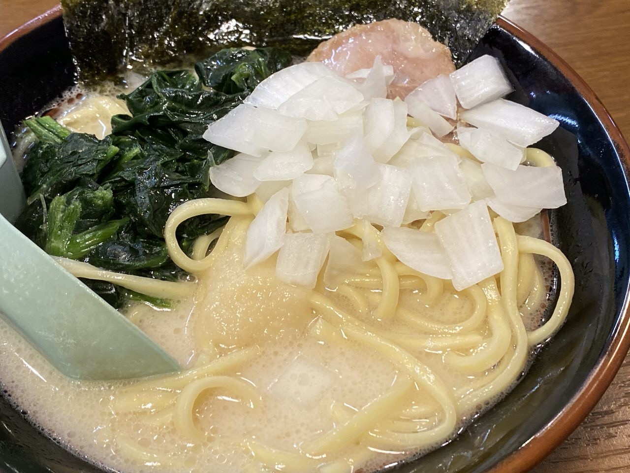 「横浜家系ラーメンとりとん」豚骨塩ラーメン 3