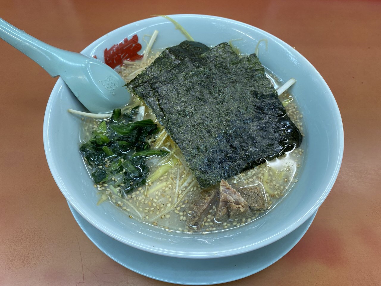 「ラーメン山岡家」家系だからこってりしてるかと思ったらさっぱりしていた塩ネギラーメン（さいたま市）