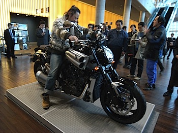 yamaha_vmax_0310201.JPG