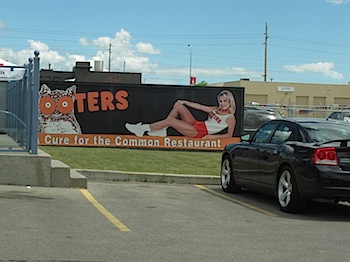 hooters_6975.JPG