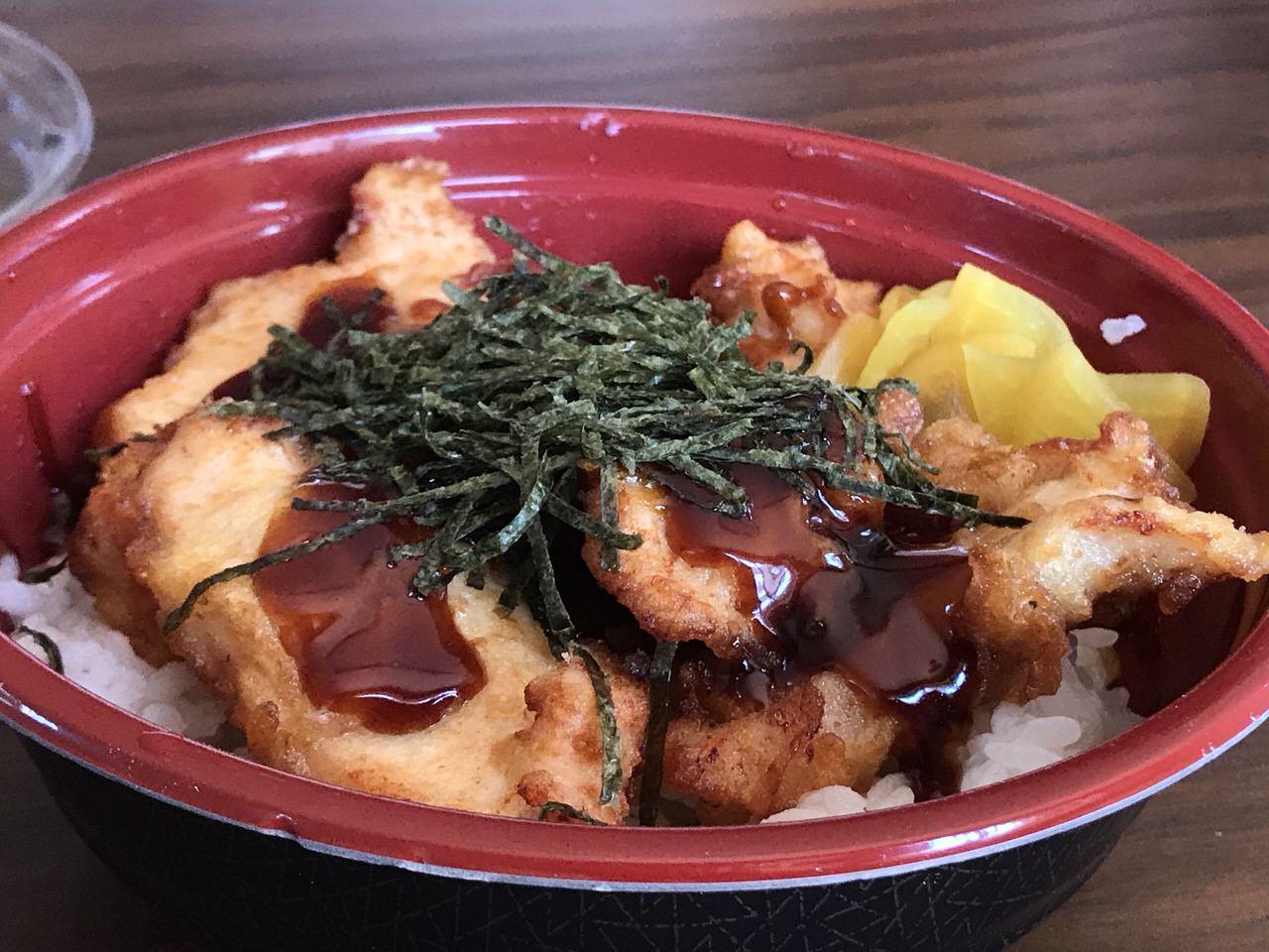 【鶏笑】新メニュー「鶏天丼」天丼のタレ・おろしソース・黒酢ソースが選択可能 - ネタフル