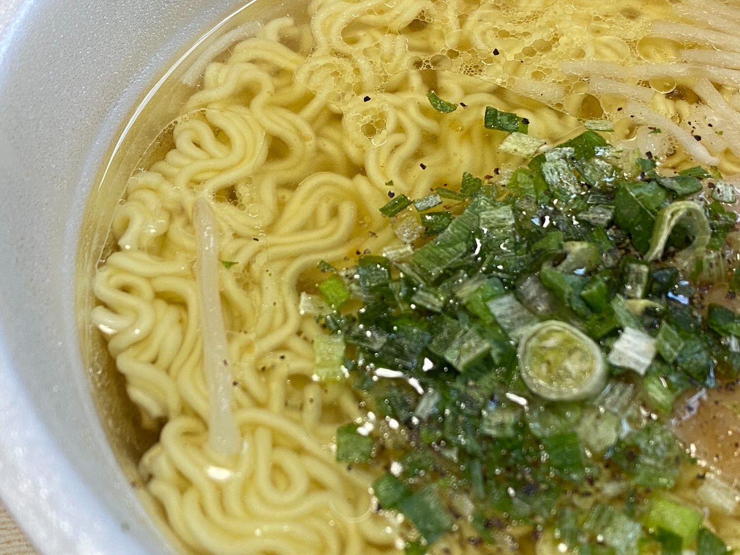 【寿がきや】「銀座香味徳監修 鳥取ゴールド牛骨ラーメン」 09 04