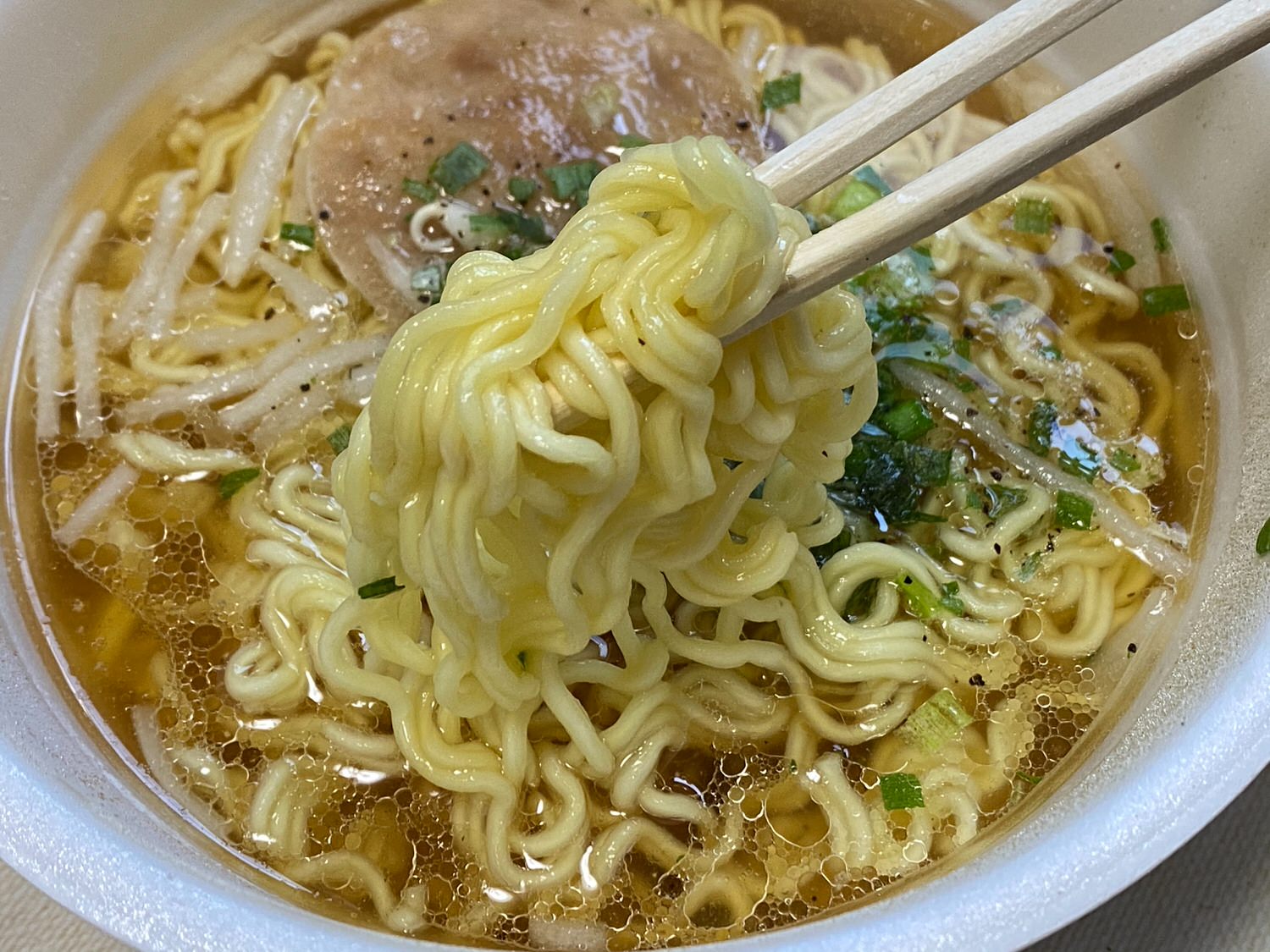 【寿がきや】「銀座香味徳監修 鳥取ゴールド牛骨ラーメン」 11 04