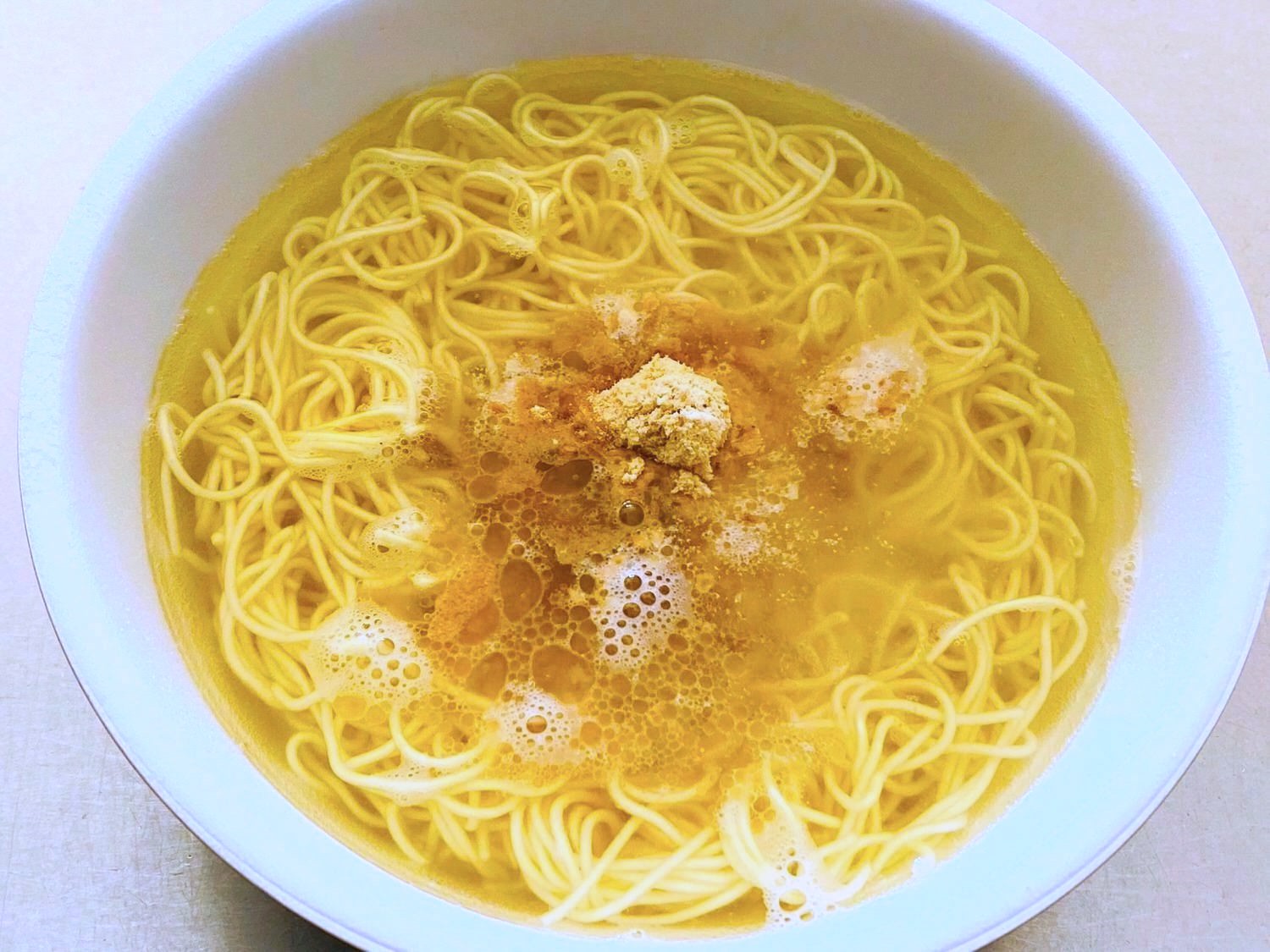 麺とスープだけ 漆黒マー油豚骨ラーメン 20008