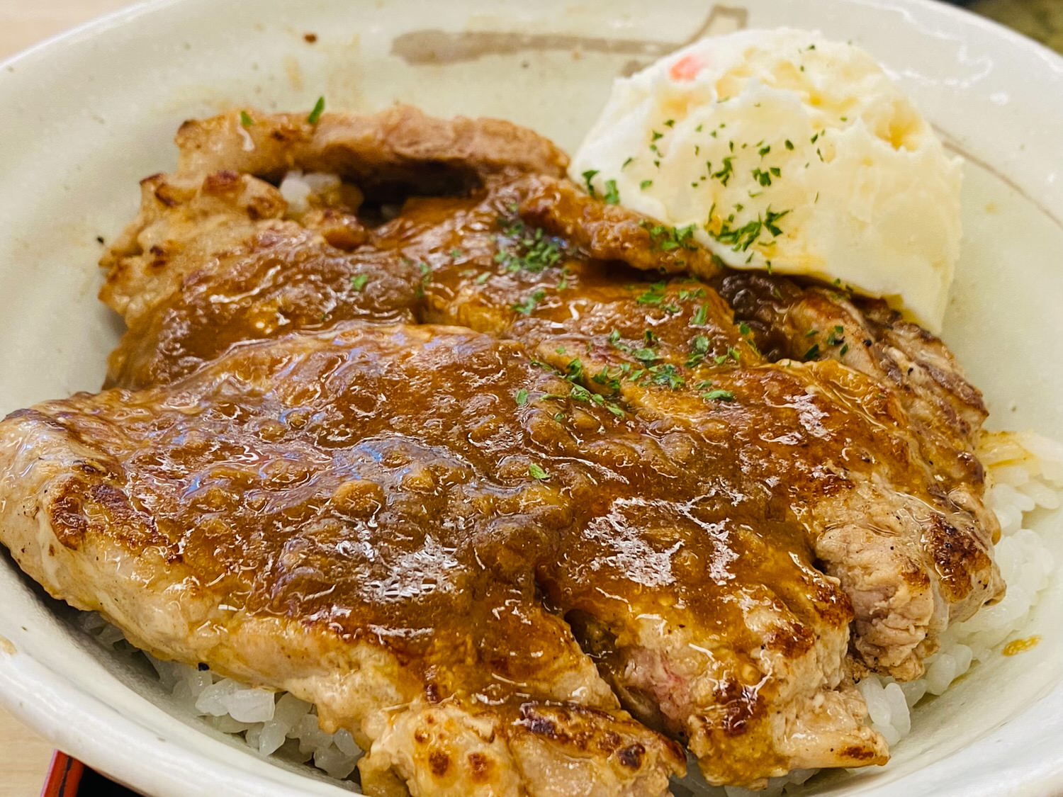 松屋 洋風ガーリックポークステーキ丼 17003