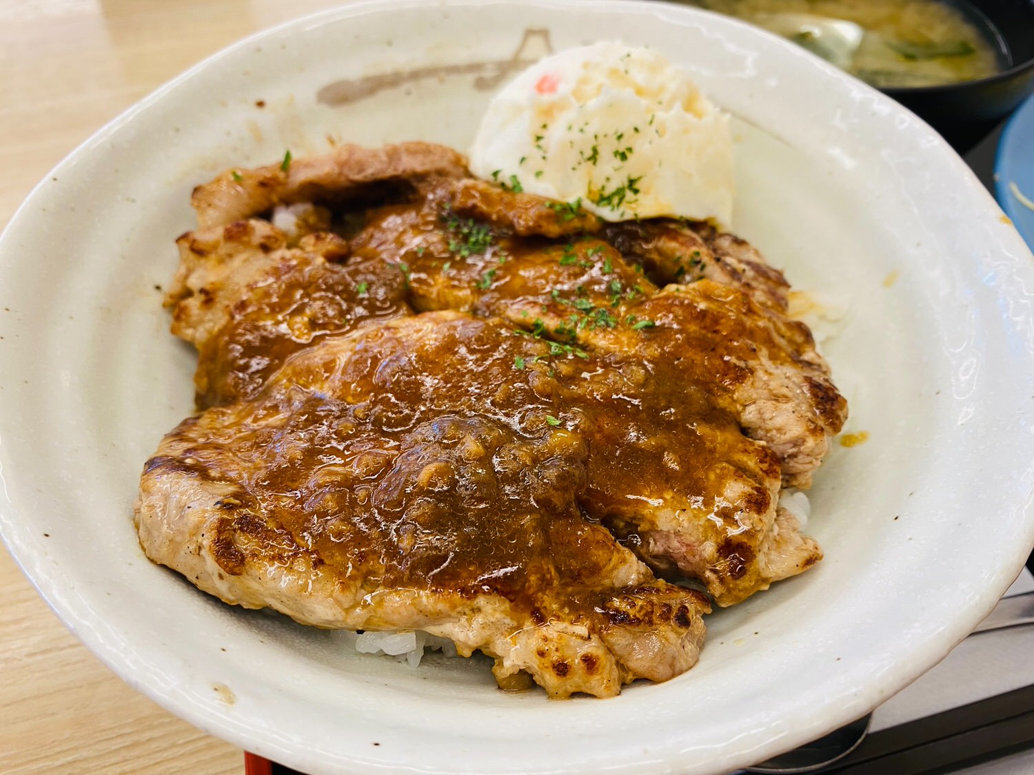 松屋 洋風ガーリックポークステーキ丼 17004