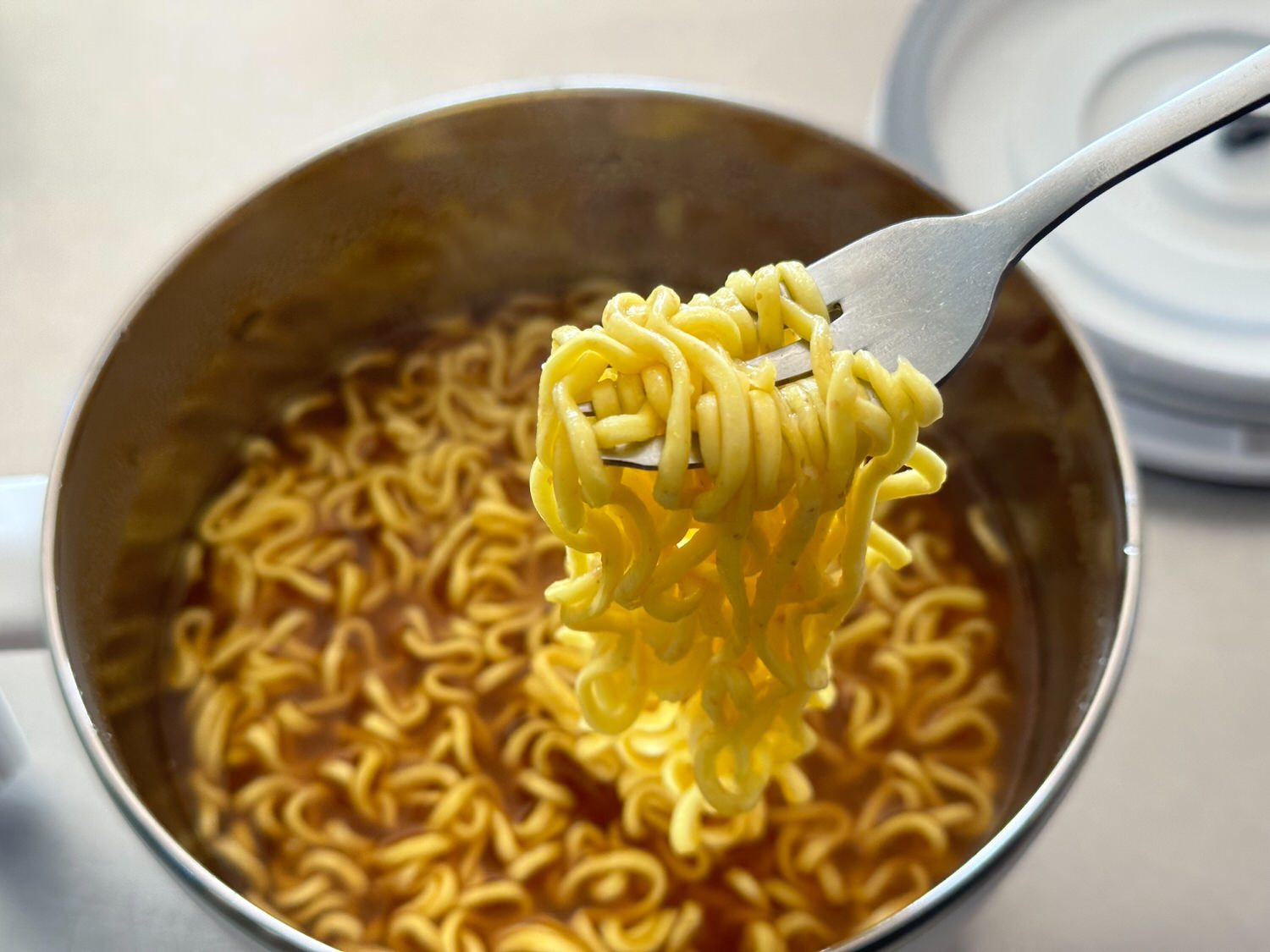 お湯を注ぐだけで袋麺が作れる！保温力が高い二重構造ラーメンどんぶり BOOK 022 31