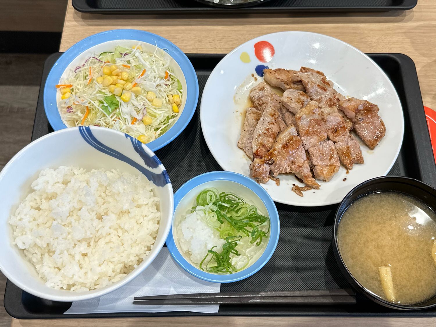 松屋「肉厚豚焼肉定食」 000 23