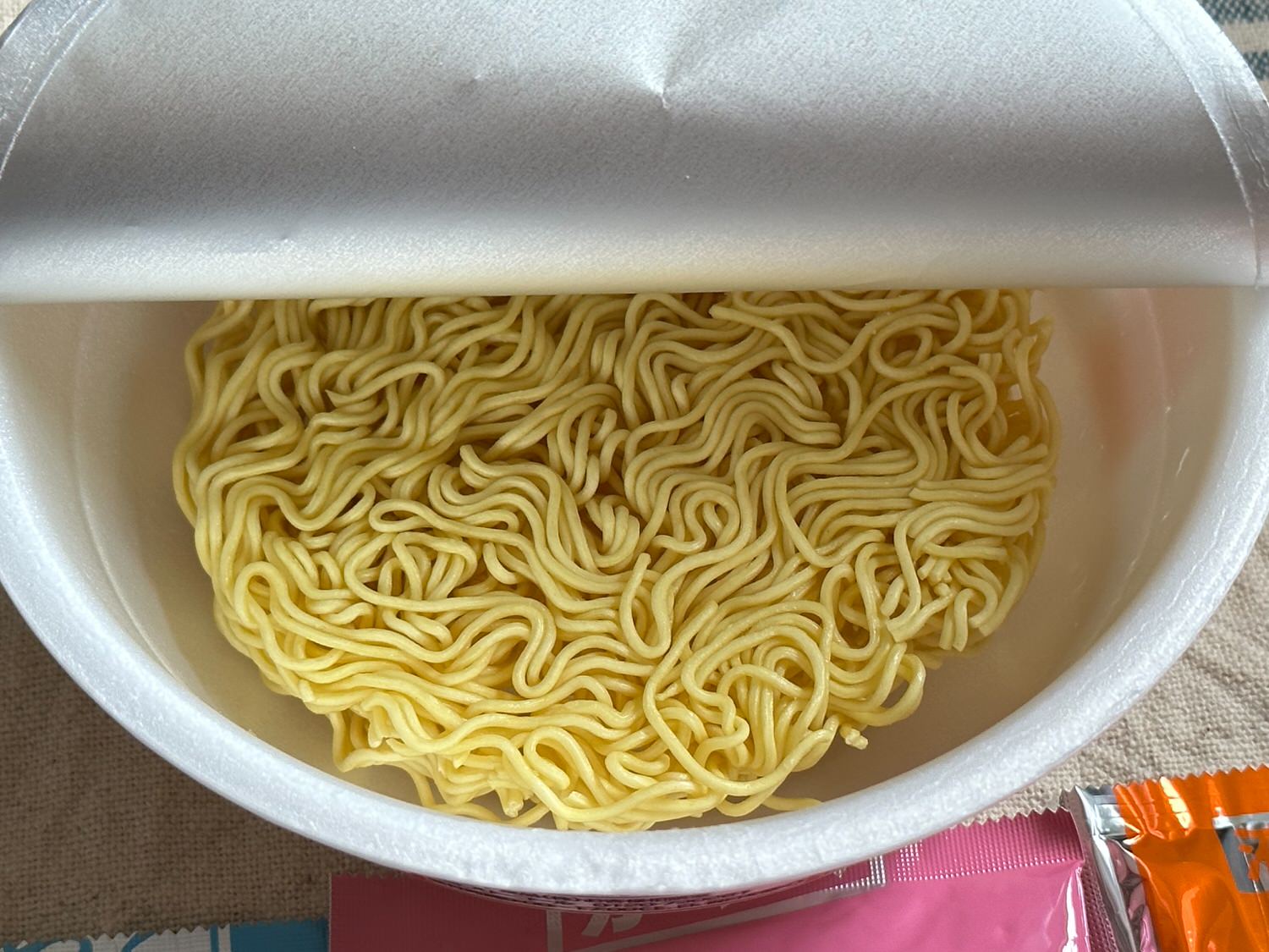 鯱輪監修 旨辛にんにくラーメン 005