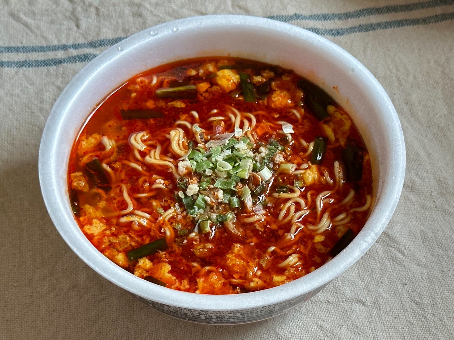 鯱輪監修 旨辛にんにくラーメン 014