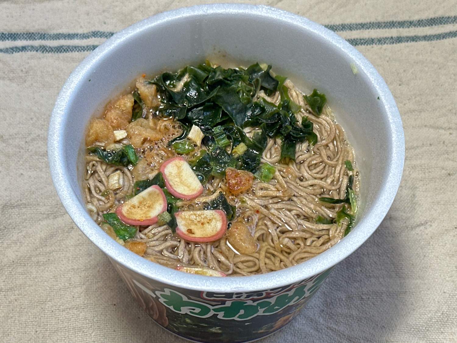 日清食品 デカうま わかめそば