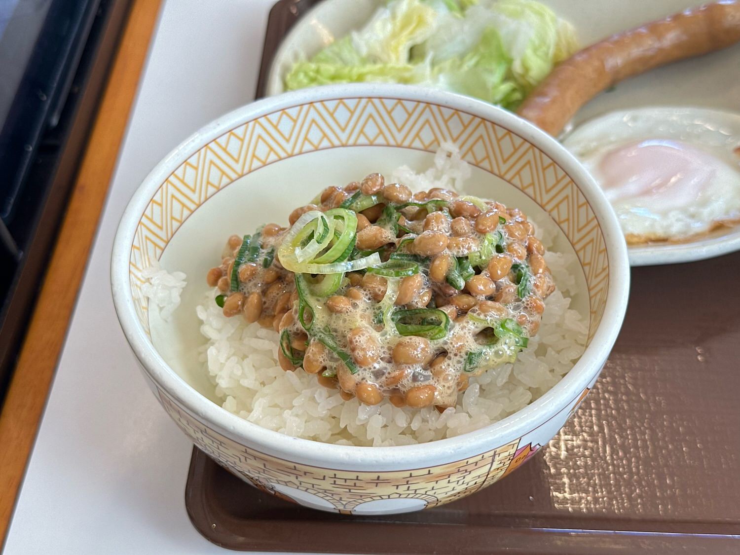 すき家 朝ごはん ソーセージエッグ朝食