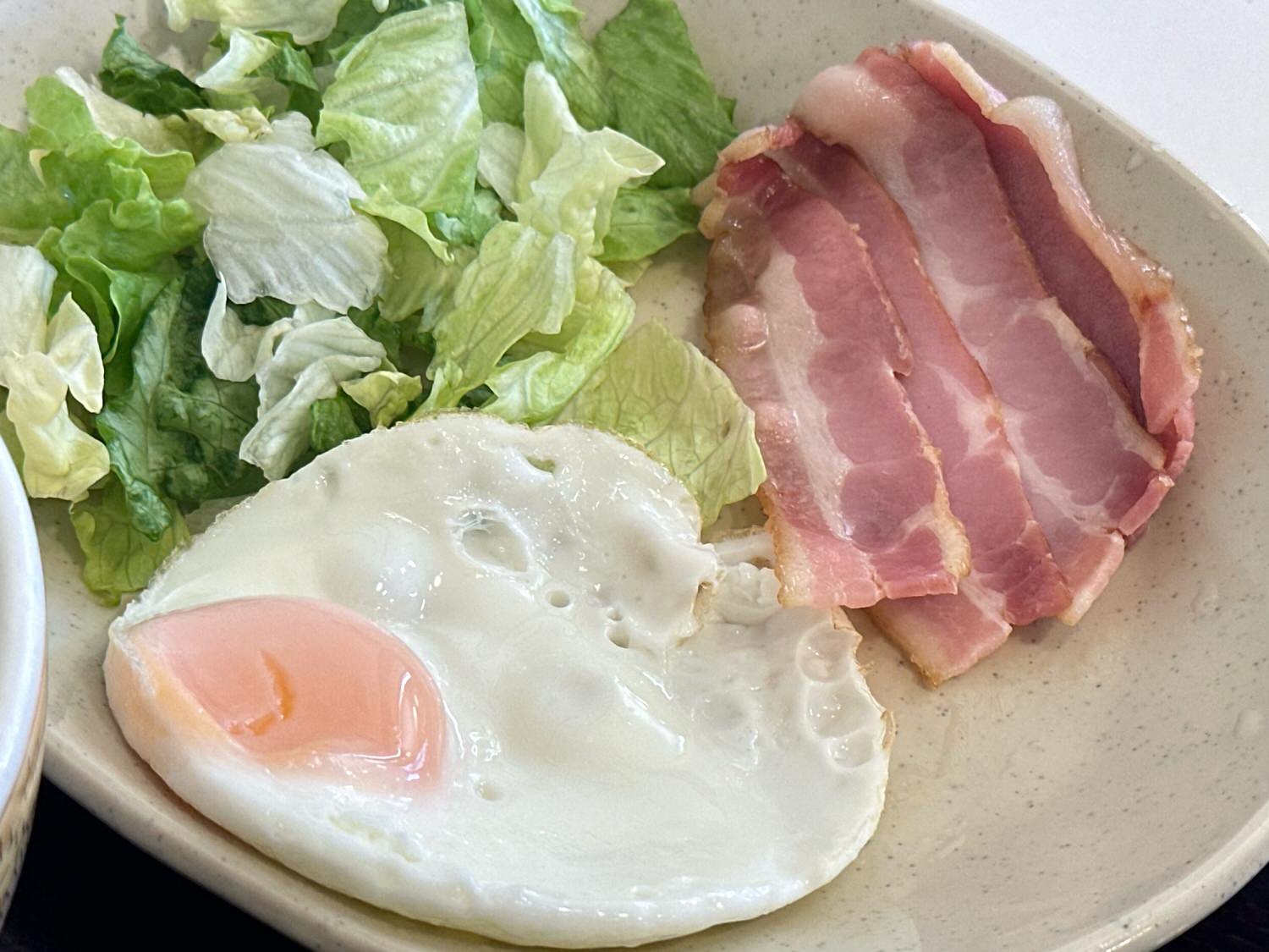 すき家 朝ごはん ベーコンエッグ朝食