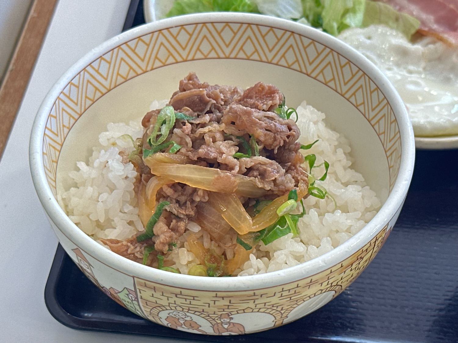 すき家 朝ごはん ベーコンエッグ朝食