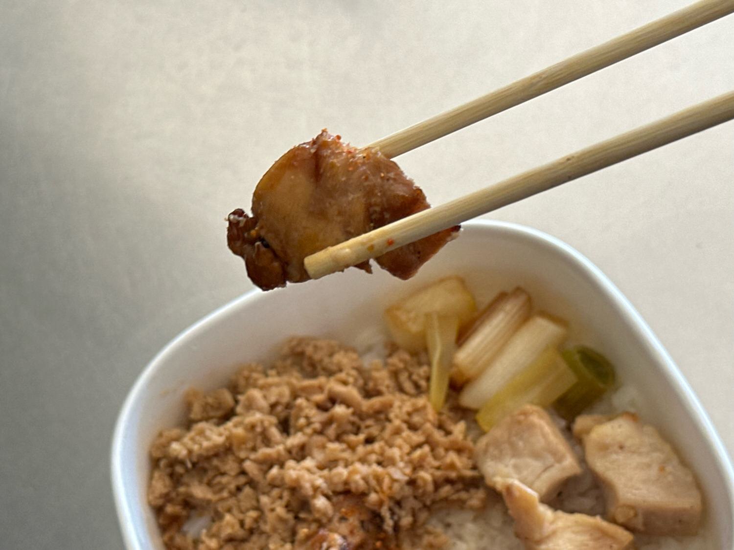 セブンイレブン 炭火焼き鳥丼 ももタレ・むね塩