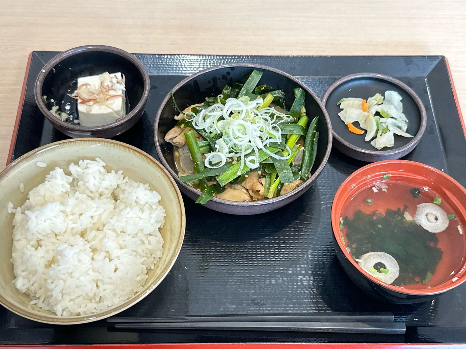 もつ次郎 ニラにんにくもつ煮定食 000.