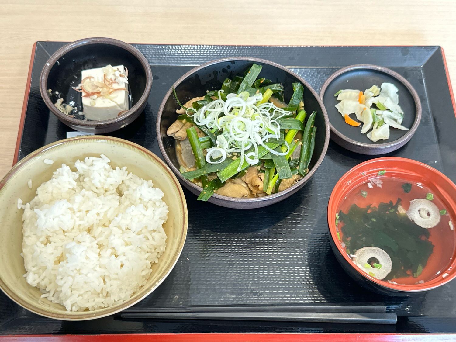 もつ次郎 ニラにんにくもつ煮定食 001.