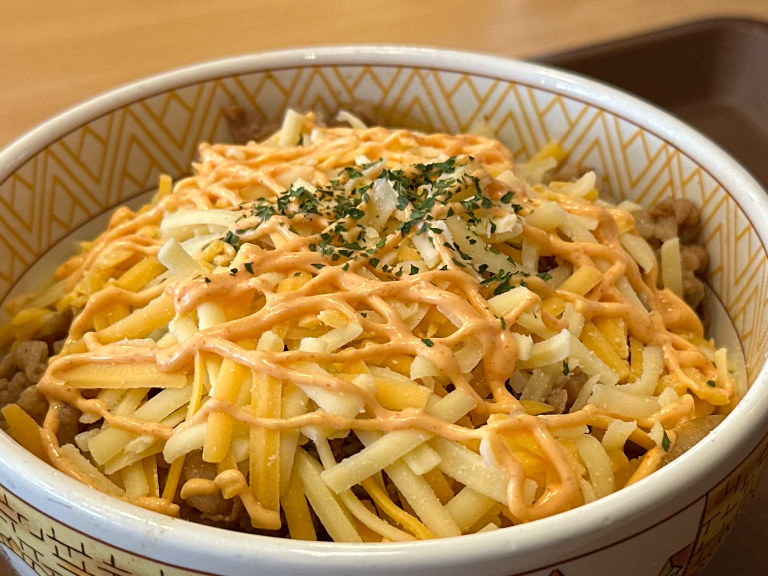 すき家 明太マヨチーズ牛丼