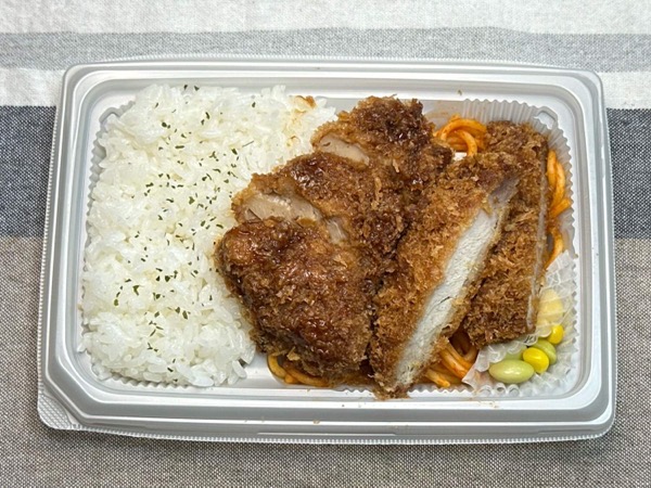 セブンイレブン ロースとんかつとチキンカツのW弁当 011.