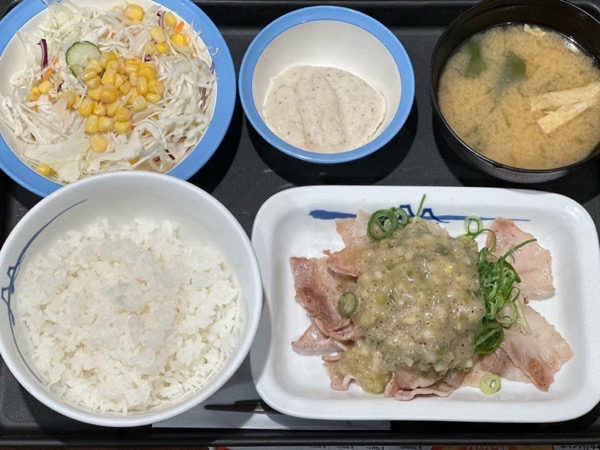 松屋 ねぎだく塩だれ豚カルビ定食 002.