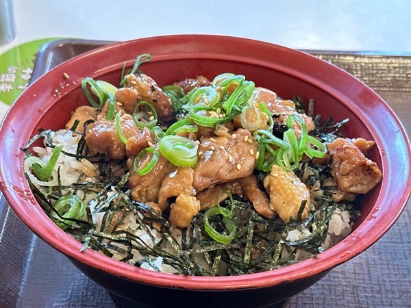 すき家 炭火やきとり丼 003.