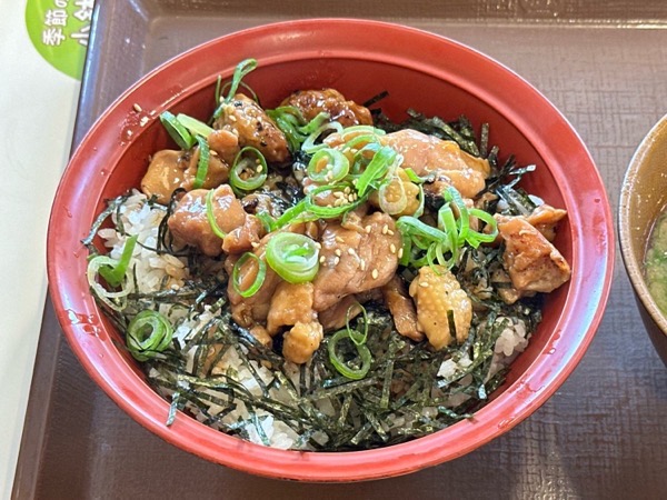 すき家 炭火やきとり丼 006.