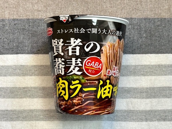 エースコック 賢者の蕎麦 肉ラー油味 001.