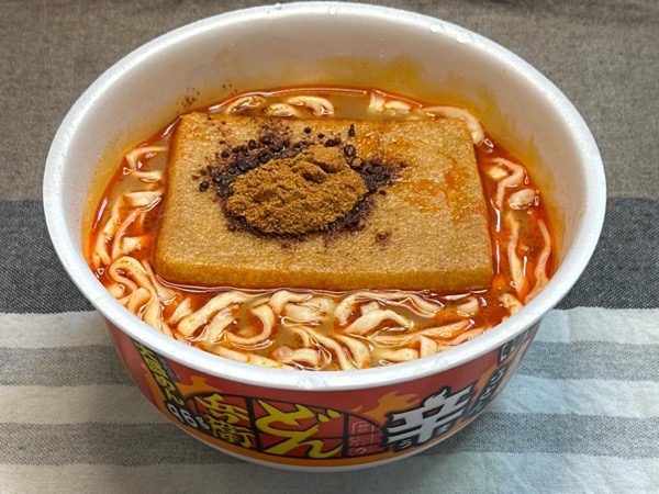 日清 辛どん兵衛 特盛きつねうどん 012.