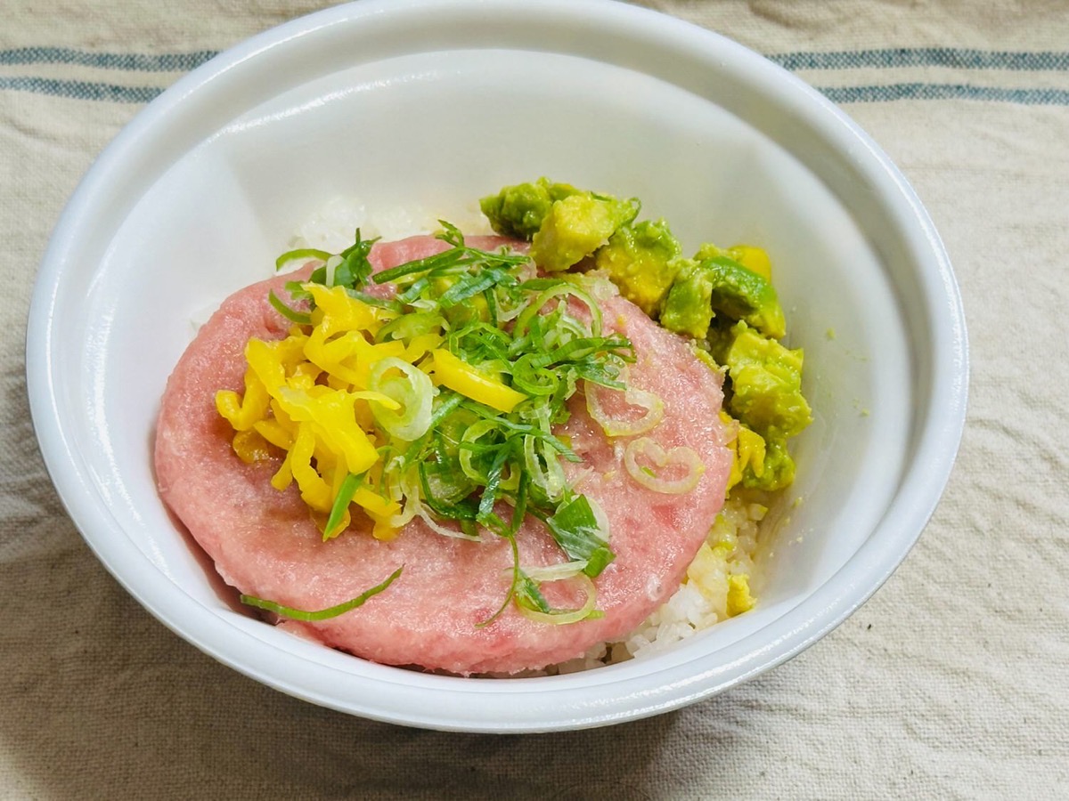 すき家 アボカドまぐたく丼 013.