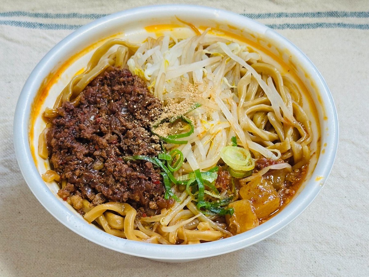 セブンイレブン とみ田監修 ウマ辛豚ラーメン 018.