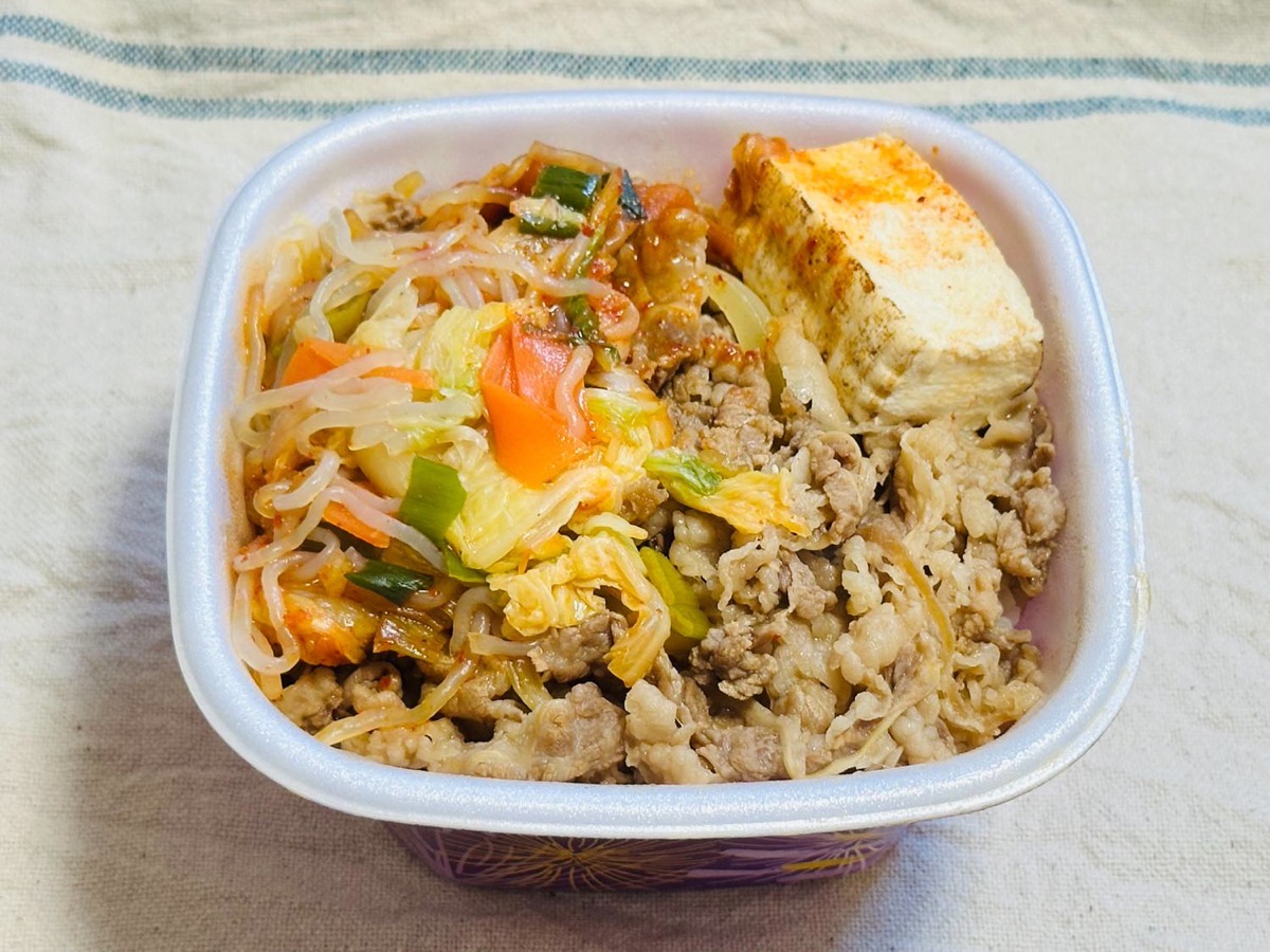 すき家 月見辛旨すきやき牛丼 009.