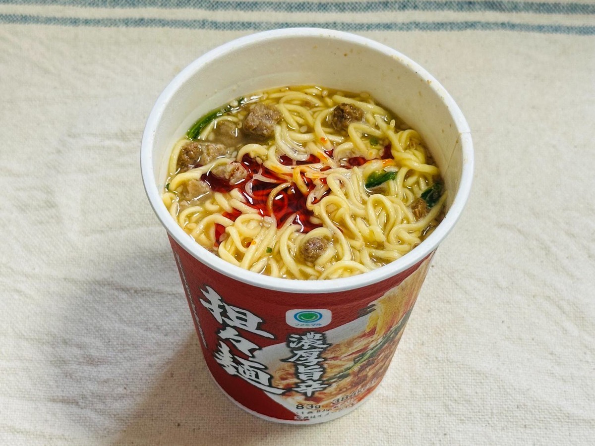 ファミマ 濃厚旨辛担々麺 009.